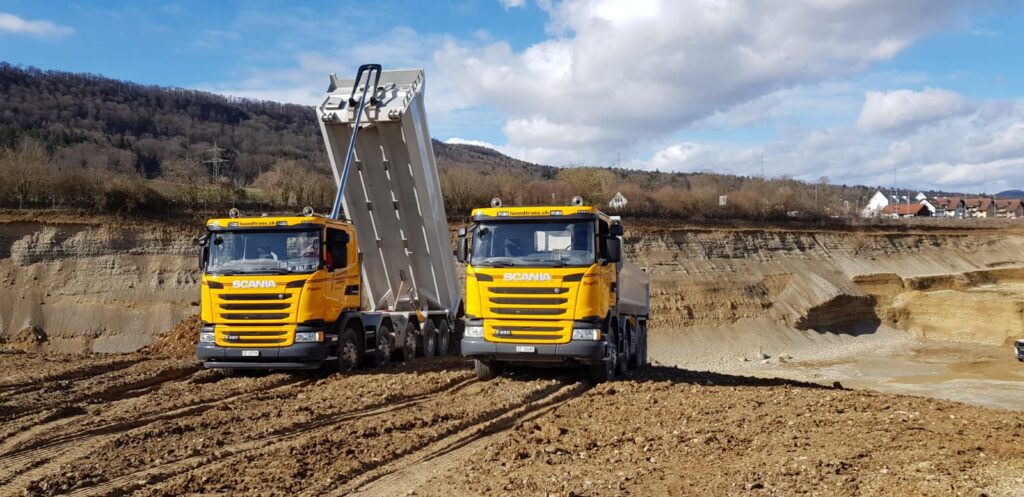 4- und 5-Achser in Deponie