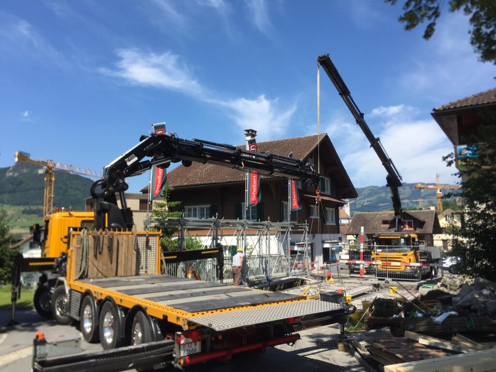 Schelbert AG, neue Tobelbachbrücke einsetzen